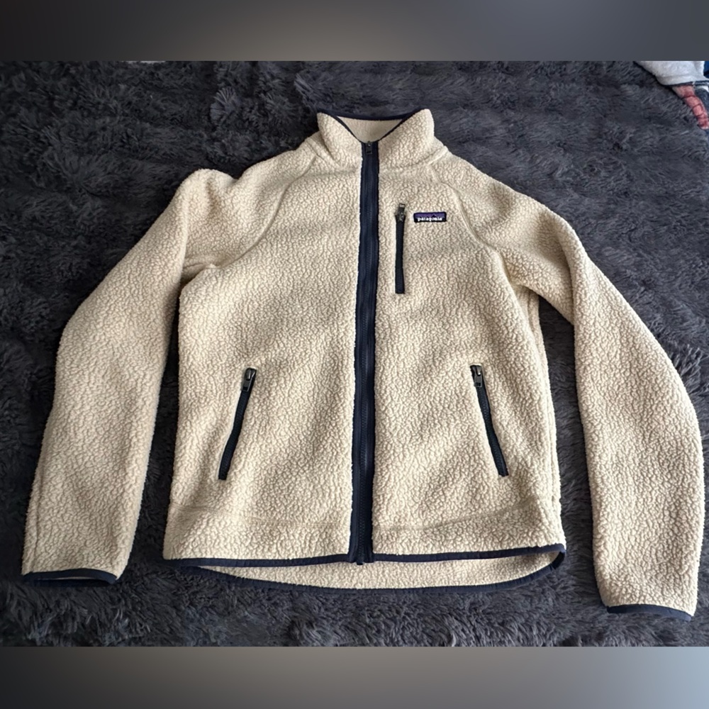 Patagonia Beige Fleece Jacket with Navy Trim - Picture 3 of 6